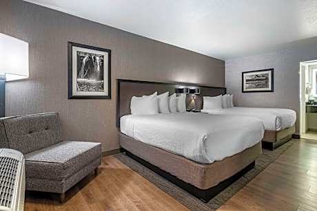 2 Queen Beds Non-Smoking Executive Room Poolside Mini Fridge Work Desk With Power Usb Full Breakfast