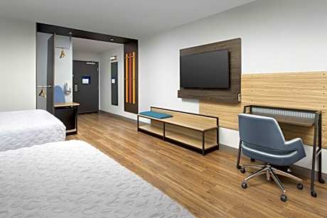 2 Queen Hearing Accessible