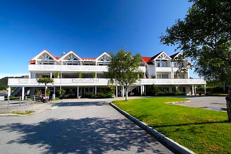Sunde Fjord Hotel, free and easy parking