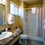Charm Motel & Suites