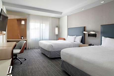Queen Room with Two Queen Beds - Hearing Accessible