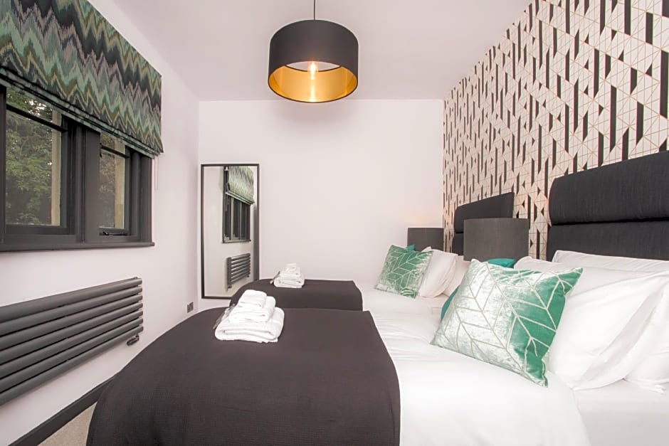 Locksbrook Lodge - Hot Tub - Spacious Outdoor Space