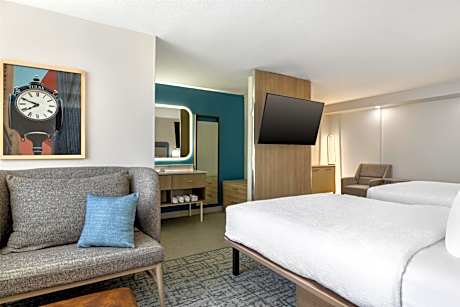 One-Bedroom Queen Suite with Two Queen Beds