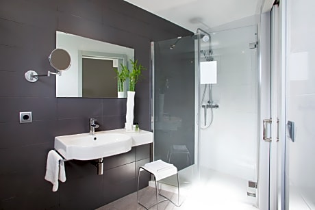 SINGLE ROOM WITH BALCONY