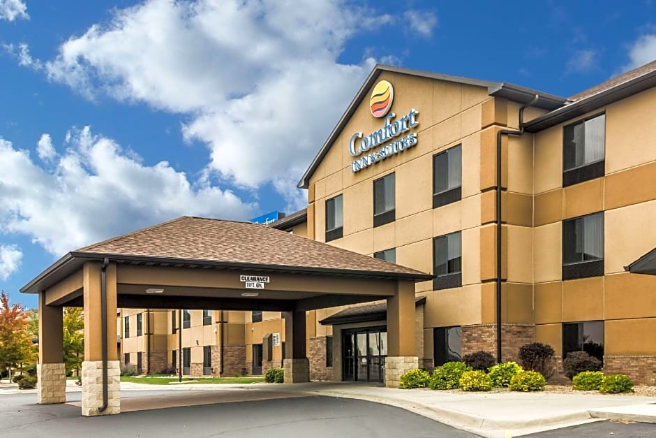Comfort Inn & Suites Mitchell I-90