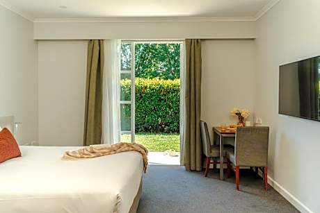 Studio Apartment with Courtyard