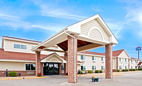 AmericInn by Wyndham Manitowoc