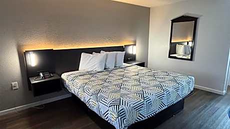 King Room - Non-Smoking