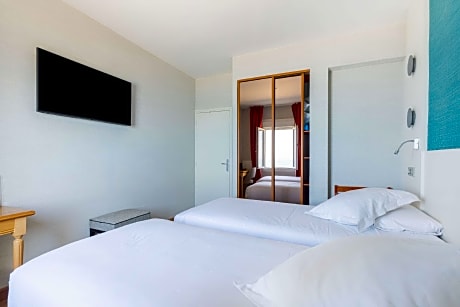 2 Single Beds Superior