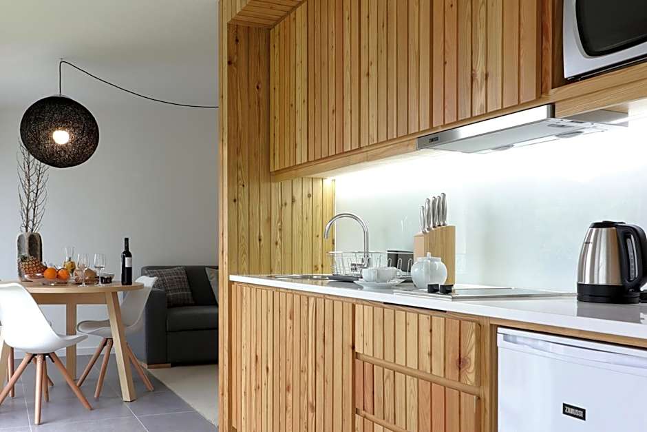 World's Nests Furnas Pods Village