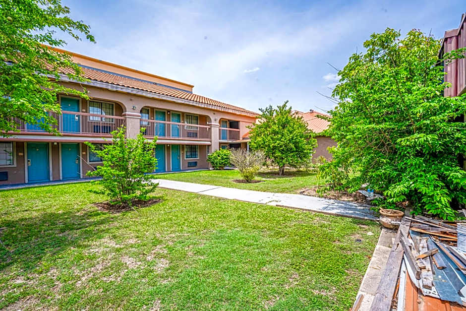 Lone Star Inn & Suites by OYO Harlingen TX
