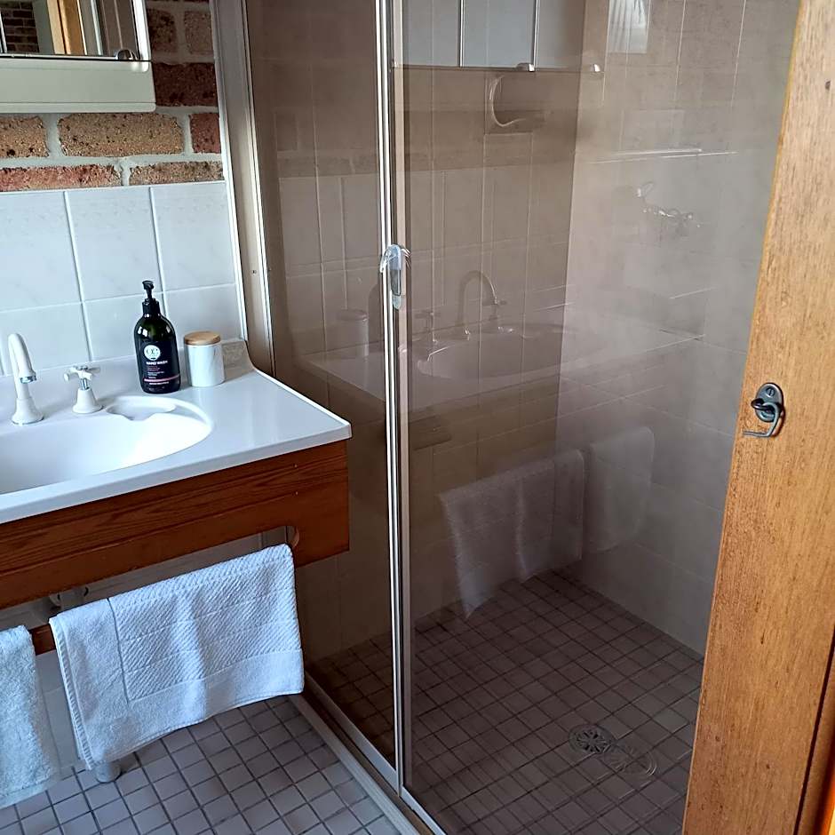 Emerald Tropical Palms B & B