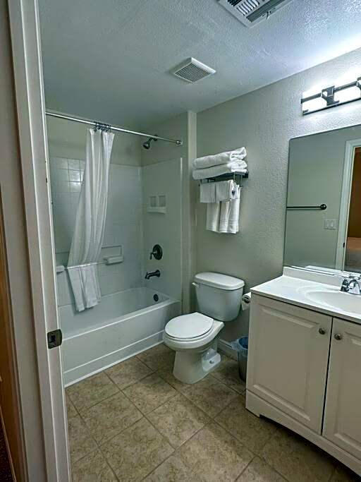 Mesquite Retreat 2 Bd Condo by Cool Properties LLC