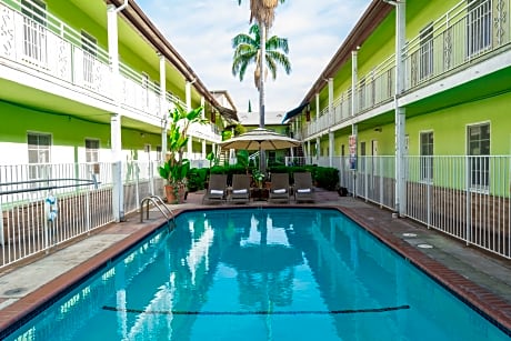 Coral Sands Motel