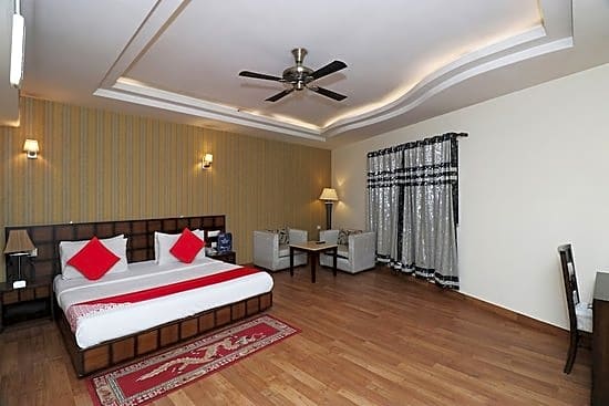 Hotel The Class, Delhi Airport