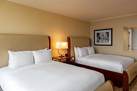 2 Queen Beds Retreat Room