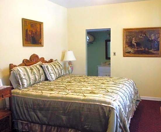 Historic Cary House Hotel