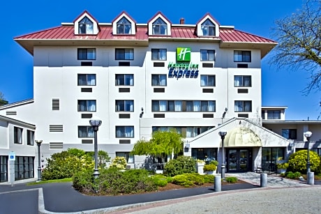 Holiday Inn Express Boston-Waltham, an IHG Hotel