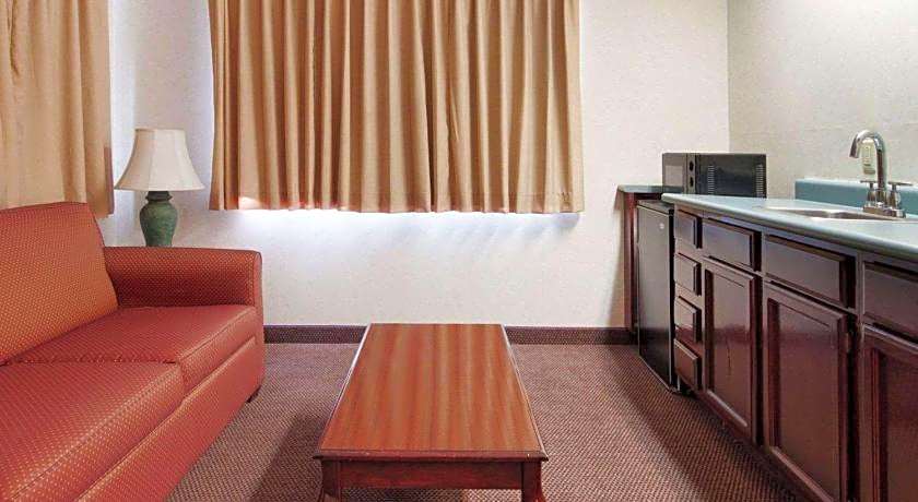 Econo Lodge Inn & Suites El Paso