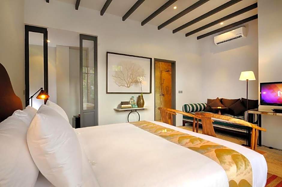 Room & Vespa Suite 1