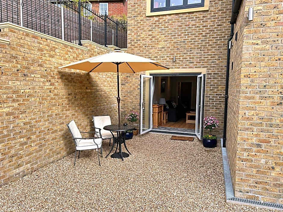 Stansted Airport Stay, Parking and Luxury Suite