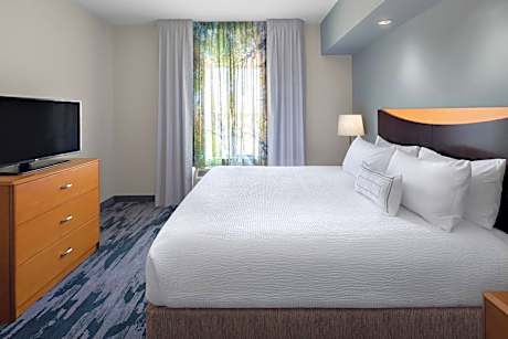 Studio with King Bed and Sofa Bed - Hearing Accessible