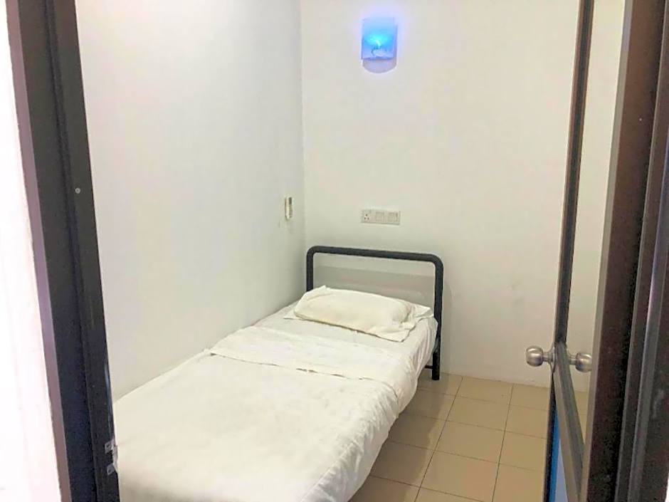 SPOT ON 90077 Cherry's Lodge