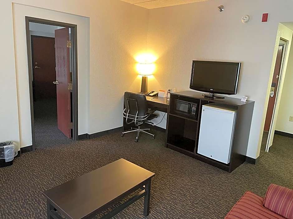 Sleep Inn & Suites Near Sports World Blvd.