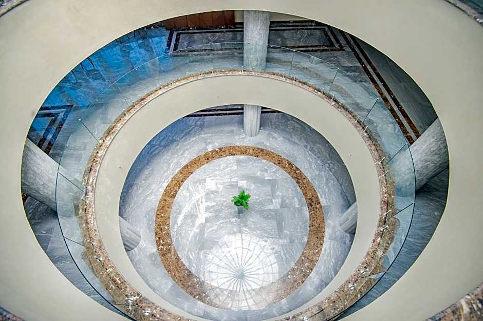 Lamar Azur Hotel