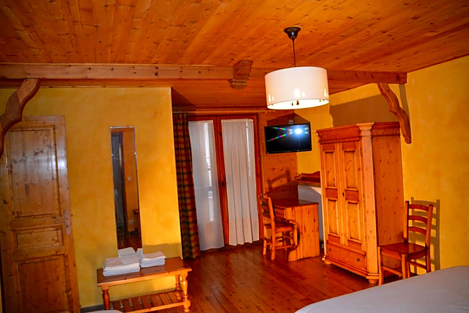 Photo 1 of 5 of Triple Room