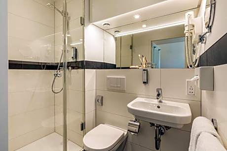 Standard Twin Room with Garden View