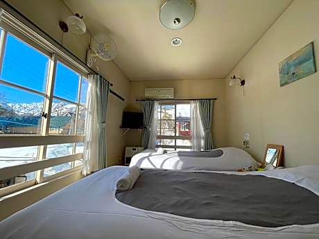 Double or Twin Room with Mountain View