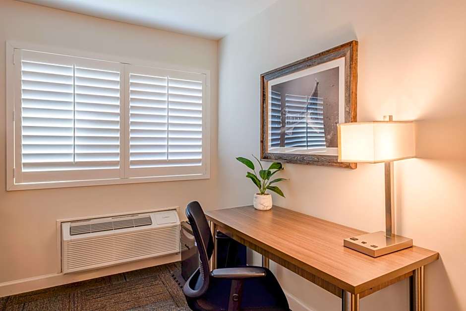 Inn At Moss Landing Point