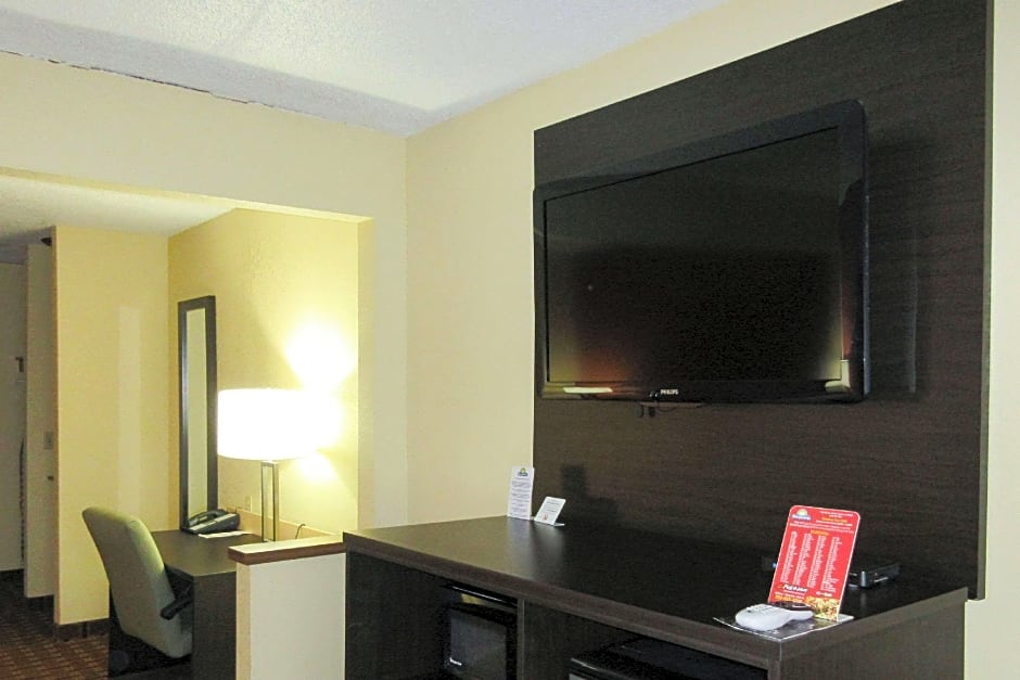 Quality Inn & Suites Benton Harbor - St. Joseph
