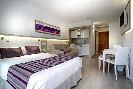 Studio (1 Adult + 2 Children)