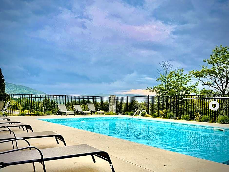 Travelodge by Wyndham Lake George NY