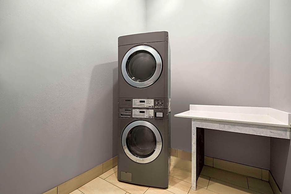 La Quinta Inn & Suites by Wyndham Gonzales