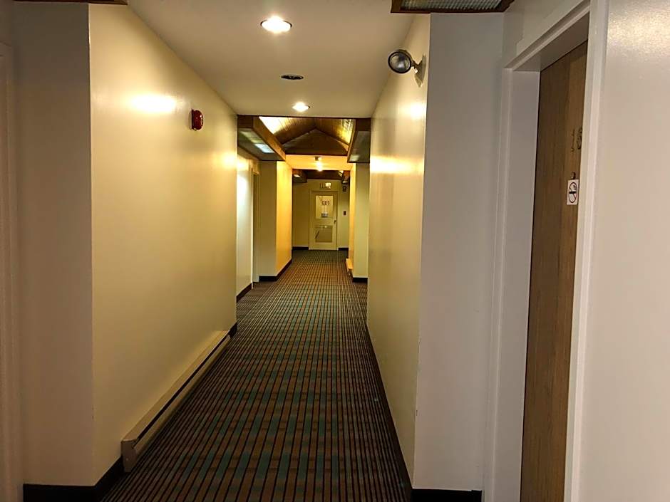 Agassiz Hotel and Restaurant - Under New Management