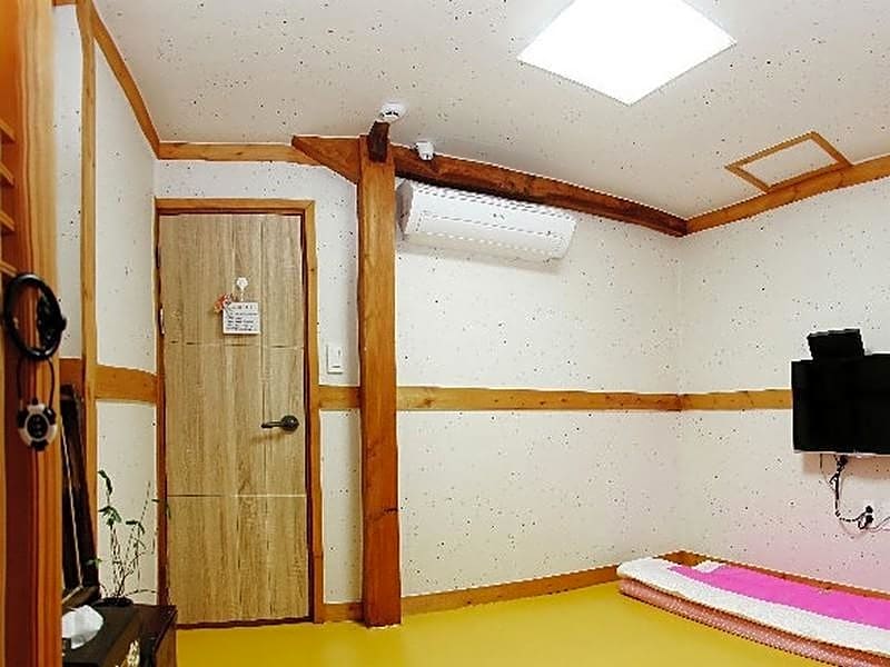 Saekdong Jeogori Hanok Guesthouse Jeonju