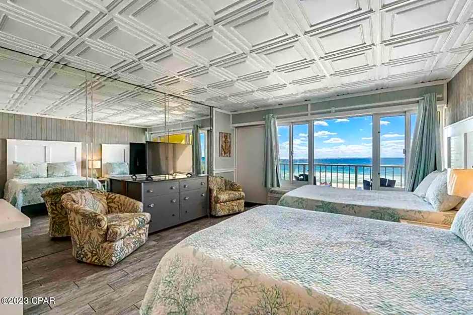 Sandy Bottoms Beachfront Studio On The Sand