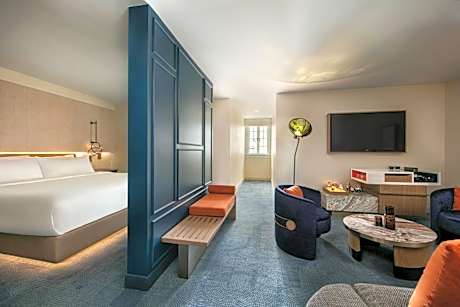 King Room with Courtyard View
