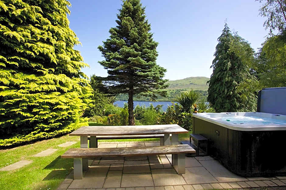 LOCH TAY HIGHLAND LODGES and GLAMPING PARK