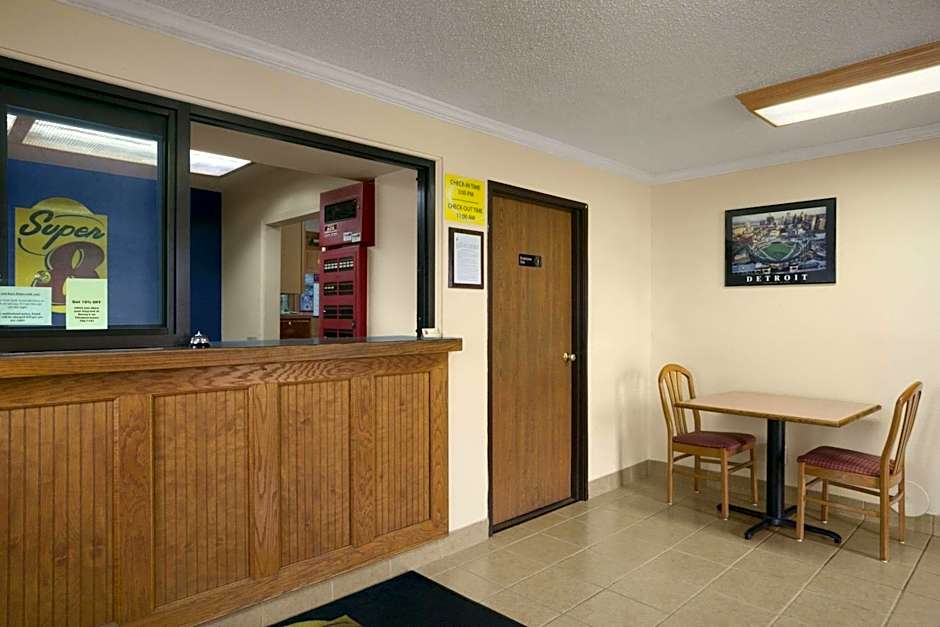Super 8 by Wyndham Saginaw
