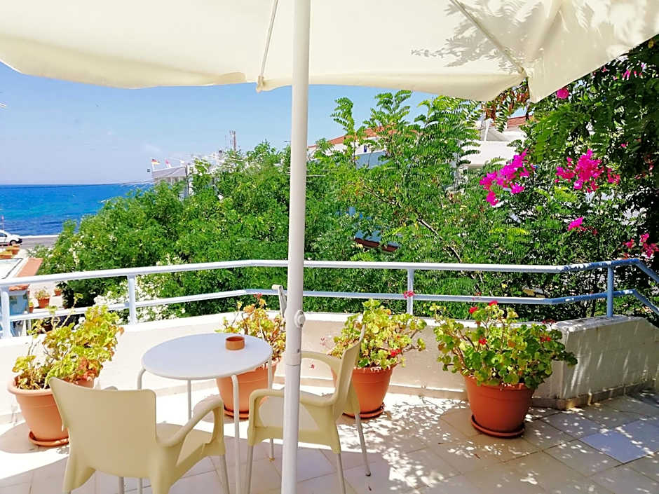 Seafront Studios and Apartments