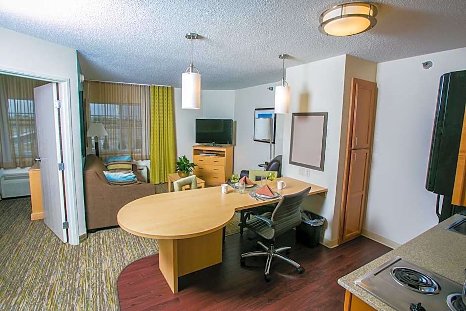 Candlewood Suites Fargo-North Dakota State University By IHG