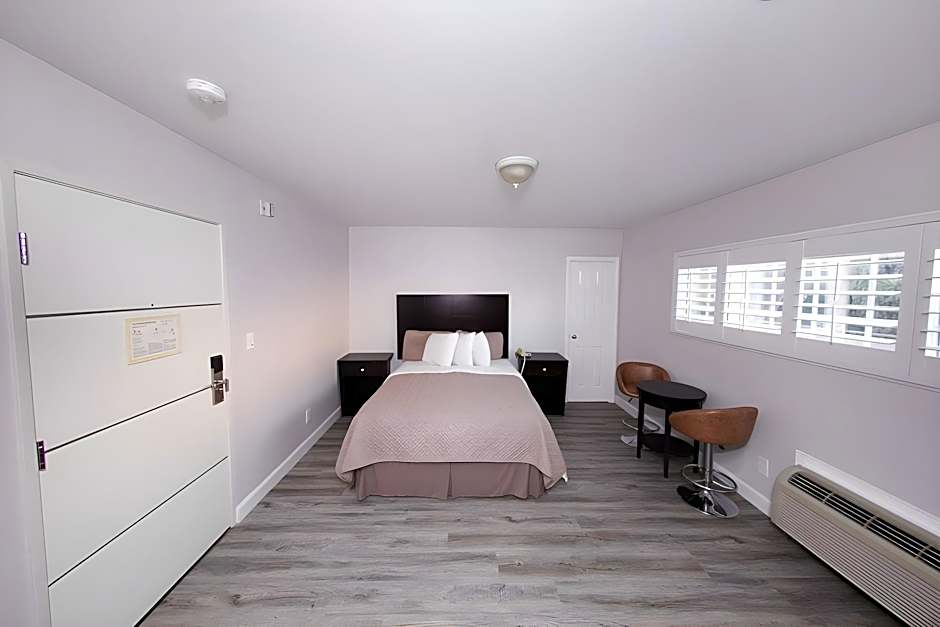Metropolitan Inn & Suites