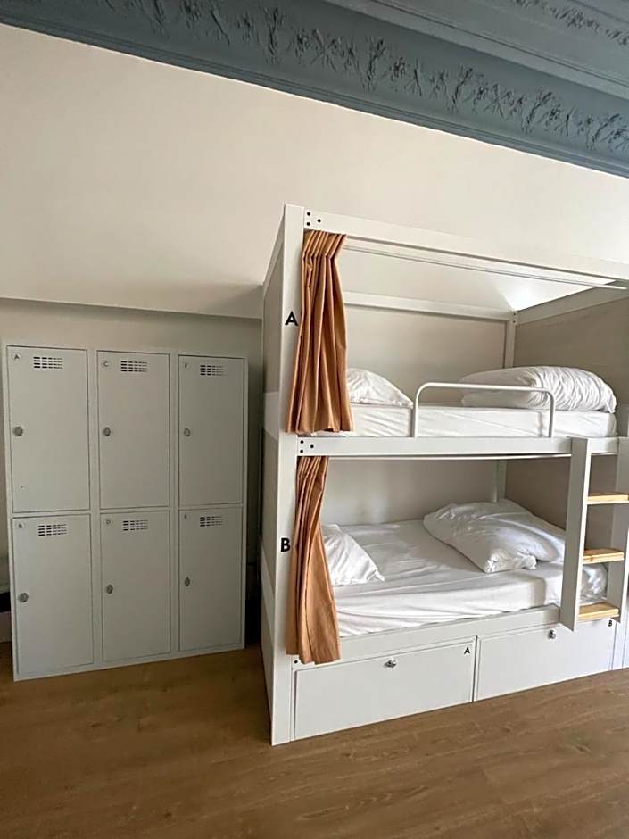 Georges Hostel & Café