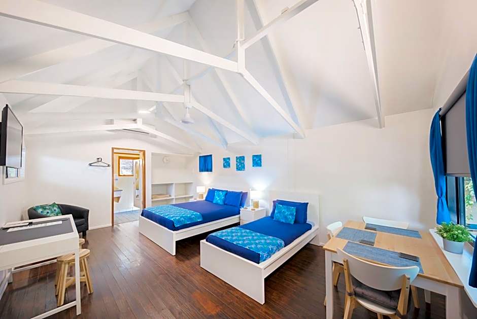 Airlie Beach Magnums - Adults Only