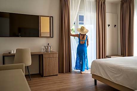 Executive Suite with Balcony and Sea View