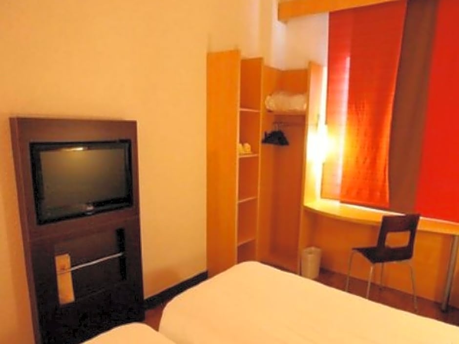 Ibis Ningbo Qian Hu Hotel